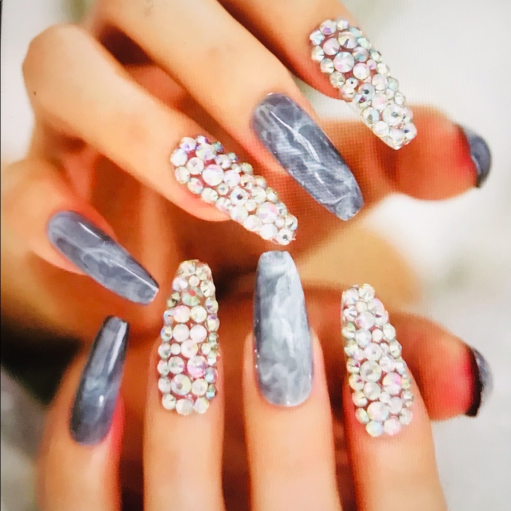 Designer press on nails